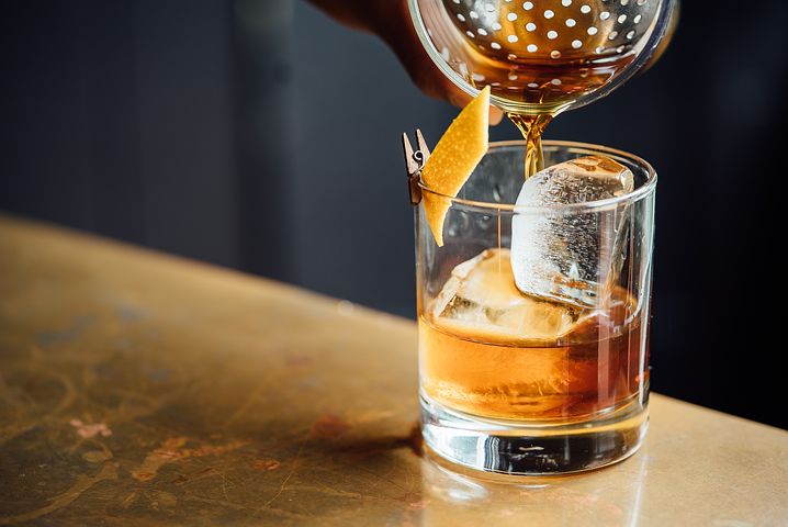 Napój alkoholowy – w jaki sposób oraz co pić, by czerpać przyjemność?